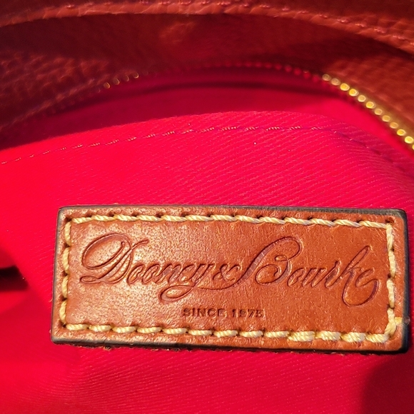 Dooney& Bourke 12.5×8 ×5 gorgeous deep orange color. Handle and shoulder strap - Picture 8 of 11